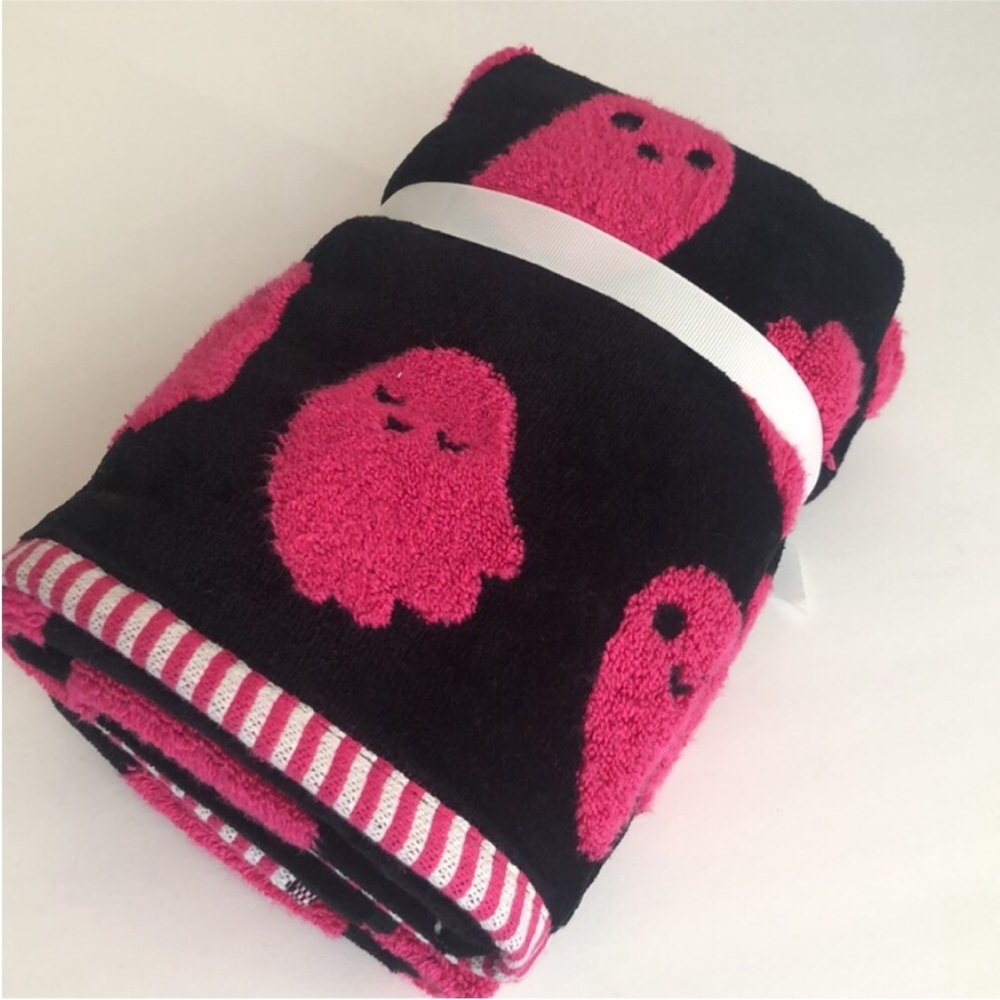 Black and Pink Ghost Patterned Hand Towels